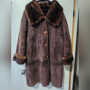 Ferriza Beaver Fur Shearling Women's sz: M (bust 39), L 42", Shoulder Length 27"